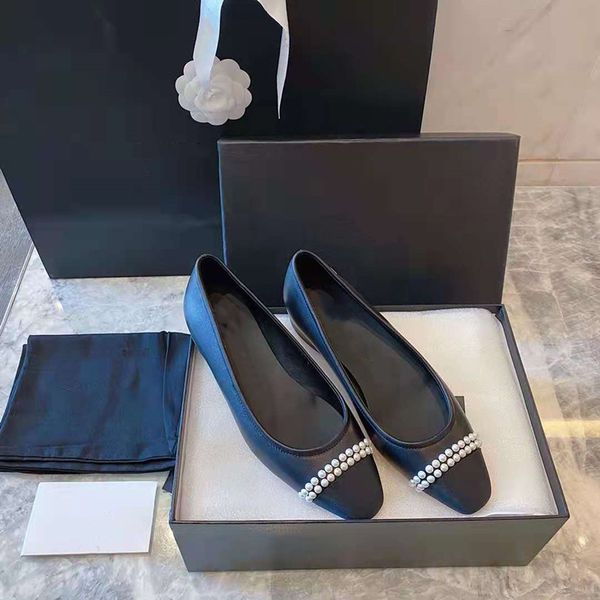 2021 summer women's shoe shallow mouth thick heel flat shoes color matching pearl toe cap short heels black sandals
2021 summer women's shoe shallow mouth thick heel flat shoes color matching pearl toe cap short heels black sandals