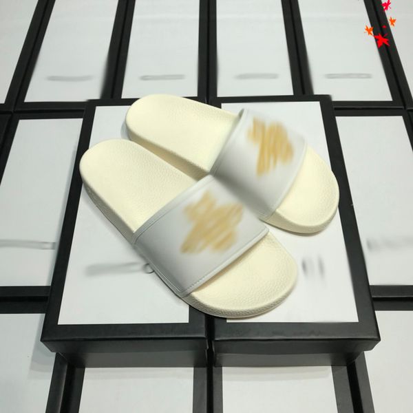 2021 slipper designer slide summer sandals fashion men beach indoor flat flip flops leather luxurys shoes mens slippers with box size 39-45, Black
2021 slipper designer slide summer sandals fashion men beach indoor flat flip flops leather luxurys shoes mens slippers with box size 39-45, Black
