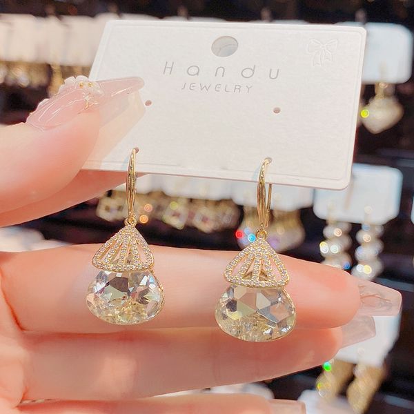 dangle earrings 2021 fashion temperament simple diamond inlaid triangular ear hook women's net red personality versatile atmosphere, Silver
dangle earrings 2021 fashion temperament simple diamond inlaid triangular ear hook women's net red personality versatile atmosphere, Silver