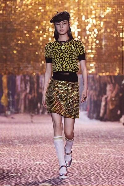 runway high-end brand fashion women's autumn and winter show product leopard print short-sleeved t-shirt, White
runway high-end brand fashion women's autumn and winter show product leopard print short-sleeved t-shirt, White