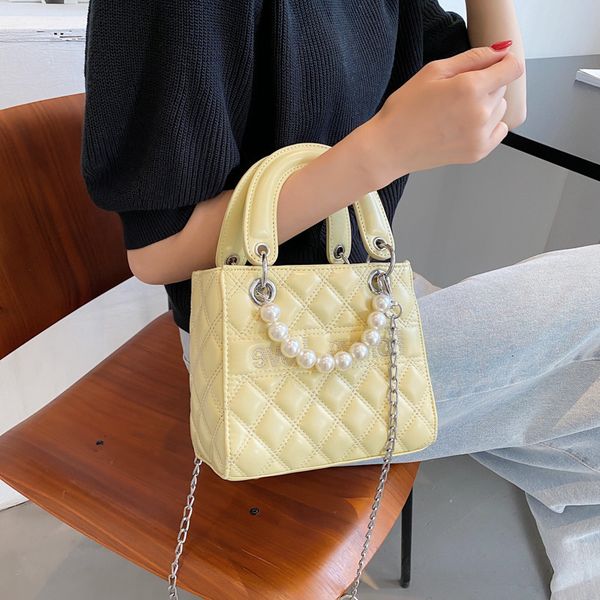 diana texture hand 2021 new fashion pearl shoulder korean simple chain messenger bag