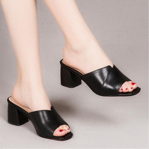 black sewing pu patent leather fish mouth slippers open toes square heel slides designer non-slip sandals roman style flip flops
black sewing pu patent leather fish mouth slippers open toes square heel slides designer non-slip sandals roman style flip flops