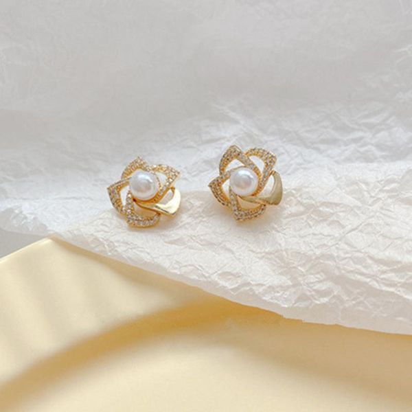 stud korean three dimensional oil dripping flower women's earrings temperament retro micro inlaid hollow design camellia, Golden;silver
stud korean three dimensional oil dripping flower women's earrings temperament retro micro inlaid hollow design camellia, Golden;silver