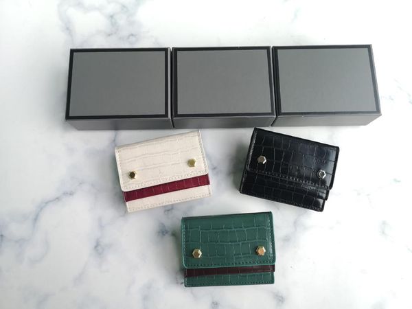 simple and fashionable p word with pw4-26500001 ladies metal rivet decoration color-blocking short wallet wallets, Red;black
simple and fashionable p word with pw4-26500001 ladies metal rivet decoration color-blocking short wallet wallets, Red;black