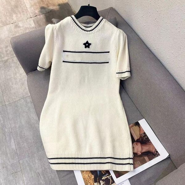 fashion brand women sweaters baroque letter embroidery sweater trendy soft touch knit female dresses, White;black
fashion brand women sweaters baroque letter embroidery sweater trendy soft touch knit female dresses, White;black