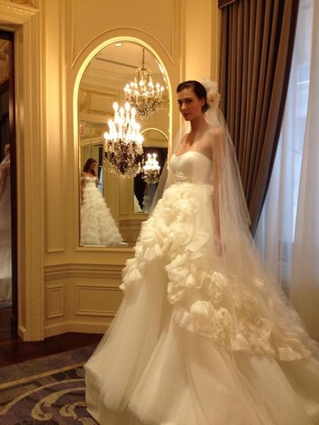 marchesa wedding dresses ruffles strapless ball gowns sweep train bridal gowns no sleeve empire waist vestidos plus size exquisite, White
marchesa wedding dresses ruffles strapless ball gowns sweep train bridal gowns no sleeve empire waist vestidos plus size exquisite, White