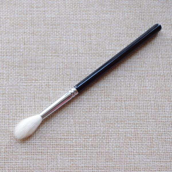 j107 professional makeup brushes soft goat hair highlighter brush cosmetic tools nose shadow make up brush
j107 professional makeup brushes soft goat hair highlighter brush cosmetic tools nose shadow make up brush