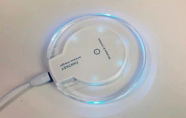 ultra-thin qi wireless chargers charging pad for samsung smart phone wireless charger with light retail package
ultra-thin qi wireless chargers charging pad for samsung smart phone wireless charger with light retail package