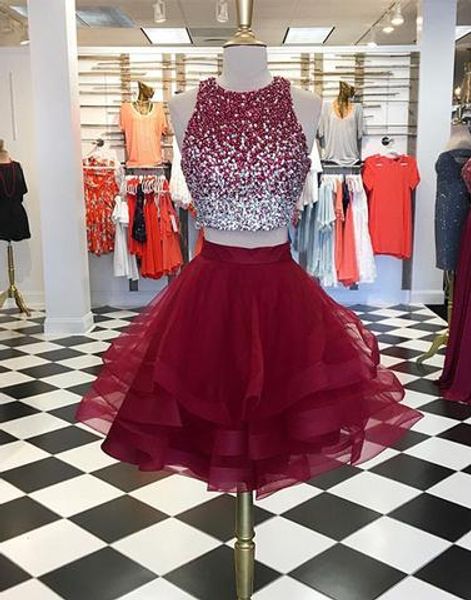 Short burgundy prom dre 2019 two piece jewel neck bling beaded bodice ruffle kirt organza homecoming party dre e gown formal
Short burgundy prom dre 2019 two piece jewel neck bling beaded bodice ruffle kirt organza homecoming party dre e gown formal