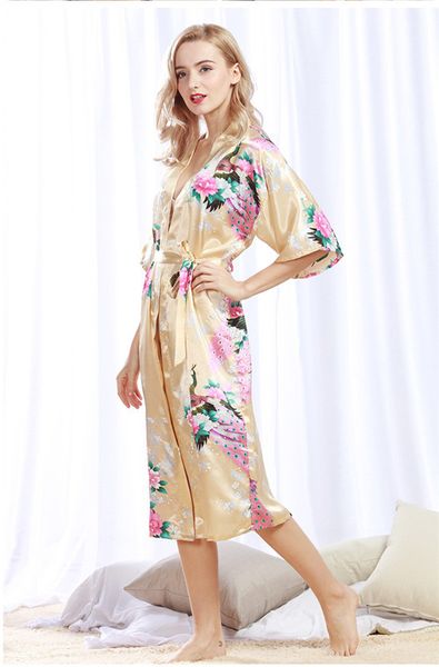2017 the new women sleepwear robe peacock pattern silk like bathrobe trend color yellow rose fashion homewear comfortable, Black;red
2017 the new women sleepwear robe peacock pattern silk like bathrobe trend color yellow rose fashion homewear comfortable, Black;red