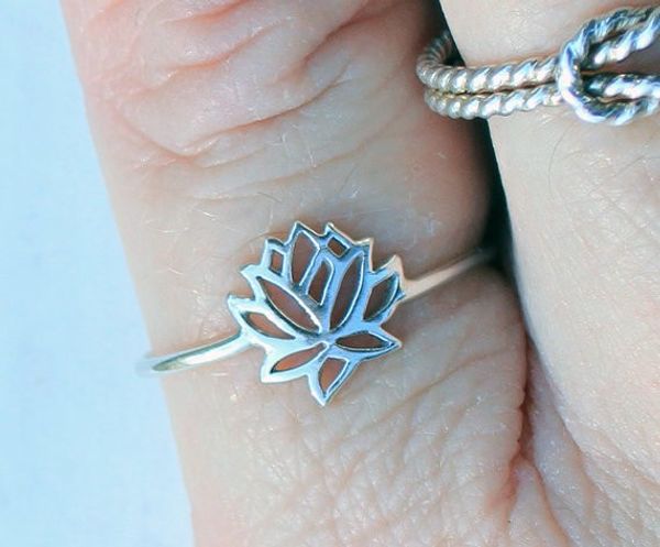 the latest 2016 lotus ring, fashion women 18 k gold plated ring wholesale the color mixture, Golden;silver
the latest 2016 lotus ring, fashion women 18 k gold plated ring wholesale the color mixture, Golden;silver