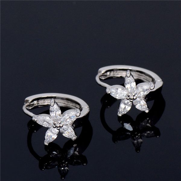 wholesale- shuangr hoop earring girl's clear zircon earring brilliant flower design earring for women fine jewelry boucle d'oreill, Golden;silver
wholesale- shuangr hoop earring girl's clear zircon earring brilliant flower design earring for women fine jewelry boucle d'oreill, Golden;silver