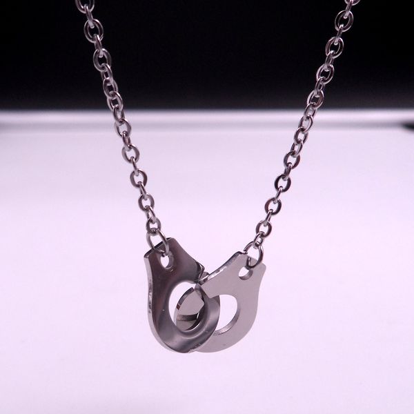 silver color stainless steel punk rock style handcuffs pendant necklace chain 20'' for men
silver color stainless steel punk rock style handcuffs pendant necklace chain 20'' for men