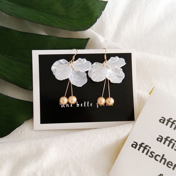 european and american temperament minimalist personality fashion camellia petal long pearl retro earrings ear clip earrings earrings female, Golden
european and american temperament minimalist personality fashion camellia petal long pearl retro earrings ear clip earrings earrings female, Golden