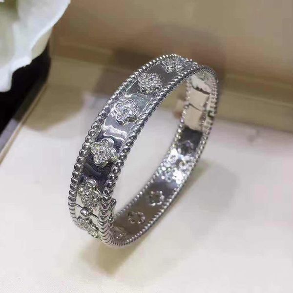 New design 1.0cm width Top quality brass material love punk bangle with clover flower and diamond for women in 5.9*4.9cm jewelry gift PS6209
New design 1.0cm width Top quality brass material love punk bangle with clover flower and diamond for women in 5.9*4.9cm jewelry gift PS6209