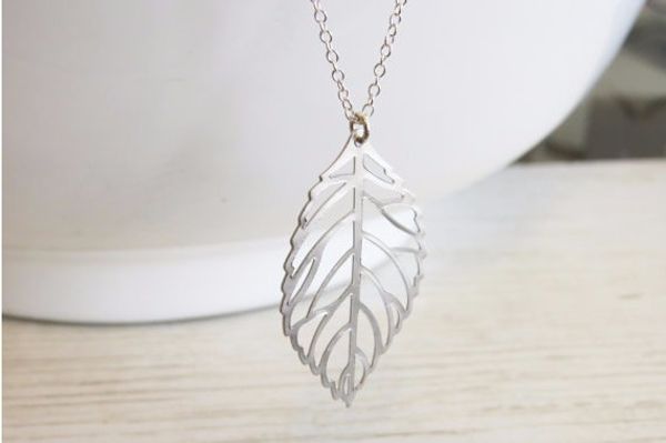 clavicle chain necklaces fashion women brief gold silver plated hollow out alloy leaf pendant necklaces
clavicle chain necklaces fashion women brief gold silver plated hollow out alloy leaf pendant necklaces
