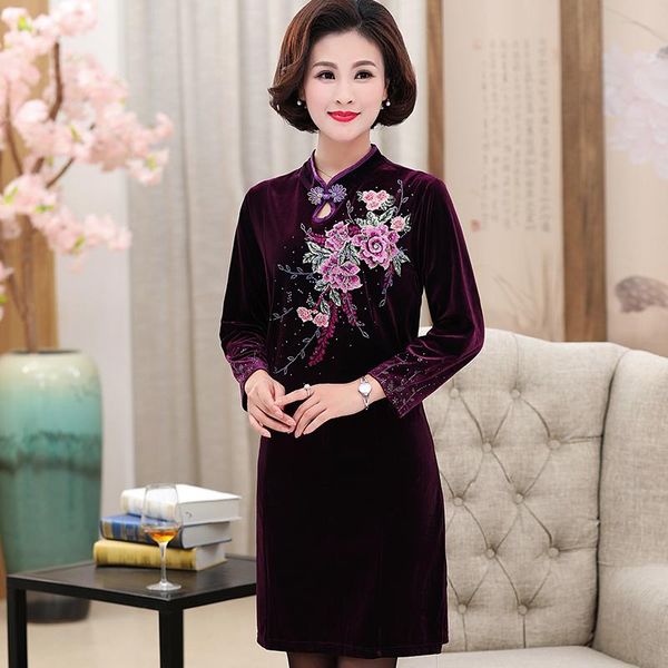casual dresses 2021 autumn velvet slim cheongsam chinese style mother dress vintage women embroidery floral beaded qipao lady oversize 5xl, Black;gray
casual dresses 2021 autumn velvet slim cheongsam chinese style mother dress vintage women embroidery floral beaded qipao lady oversize 5xl, Black;gray