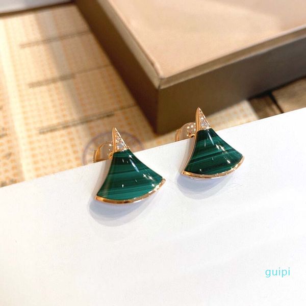 gold material stud earring with fan shape malachite stone and diamond in white color nature women party engagement jewelry, Golden
gold material stud earring with fan shape malachite stone and diamond in white color nature women party engagement jewelry, Golden