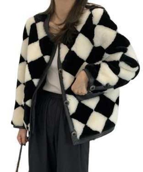 2021 winter chboard lattice fur one-piece coat women's short splicing french small fragrance young, Black;brown
2021 winter chboard lattice fur one-piece coat women's short splicing french small fragrance young, Black;brown