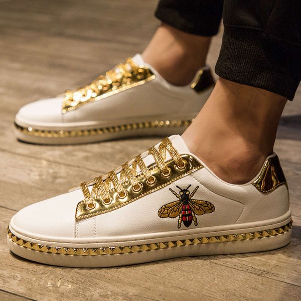 Casual shoes 2021 summer new men's small white shoes Korean fashion sports board bee embroidered casual, A91 silver cloth
Casual shoes 2021 summer new men's small white shoes Korean fashion sports board bee embroidered casual, A91 silver cloth