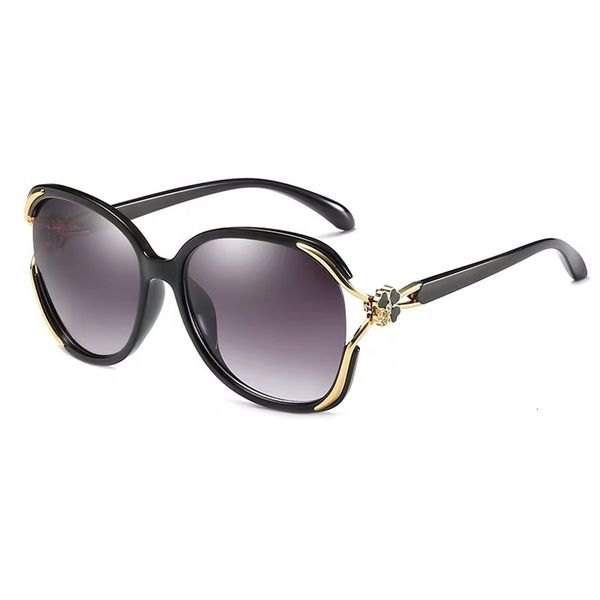 sunglasses 2021 new fashion diamond inlaid clover large frame polarized hollow out women's versatile, White;black
sunglasses 2021 new fashion diamond inlaid clover large frame polarized hollow out women's versatile, White;black