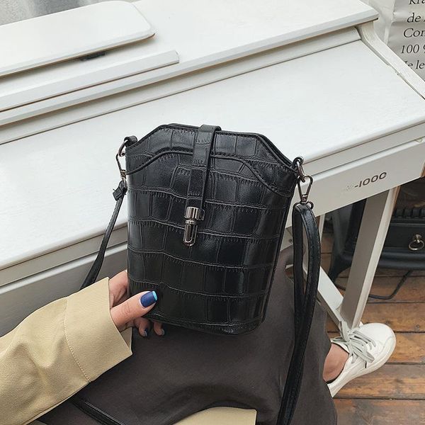 retro embossing hand holding bucket bag women 2021 crossbody korean casual one shoulder shell lock button pouch bags
retro embossing hand holding bucket bag women 2021 crossbody korean casual one shoulder shell lock button pouch bags