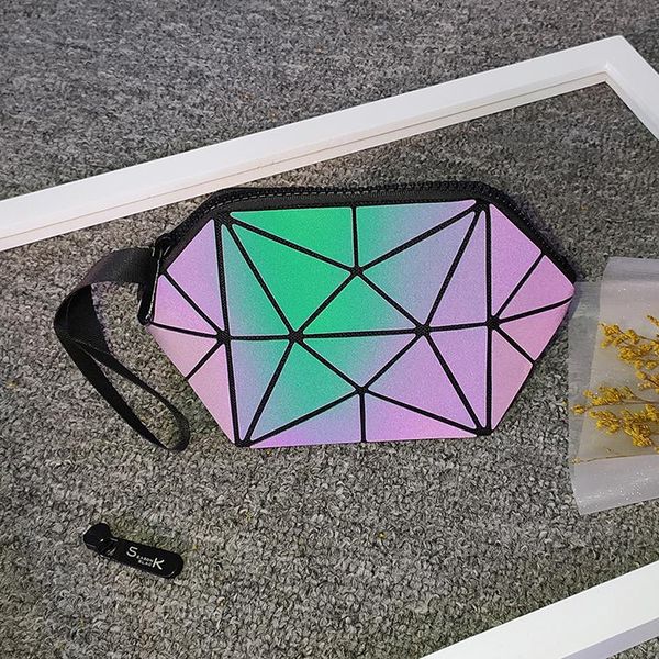 style women's reflective geometric cosmetic bag simple and fashionable hand bags & cases
style women's reflective geometric cosmetic bag simple and fashionable hand bags & cases