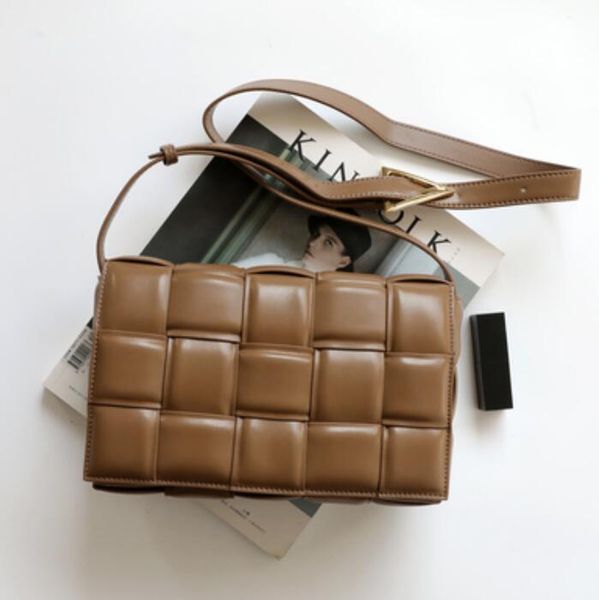 2021 fashion cow leather woven lady shoulder bags temperament leisure business lattice bag hardware buckle handbags messenger plain crossbod
2021 fashion cow leather woven lady shoulder bags temperament leisure business lattice bag hardware buckle handbags messenger plain crossbod