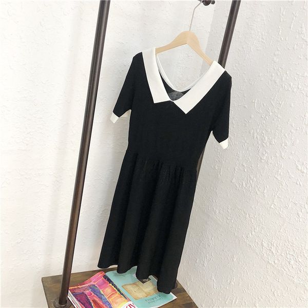 2020 summer new big fragrance simple lapel contrast color medium and long knee style knitted dress fashion, Black;gray
2020 summer new big fragrance simple lapel contrast color medium and long knee style knitted dress fashion, Black;gray