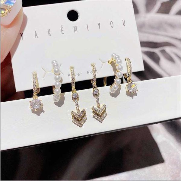 stud earring set exquisite zircon micro-inlaid arrow geometric earrings pearl ear bone clip, Golden;silver
stud earring set exquisite zircon micro-inlaid arrow geometric earrings pearl ear bone clip, Golden;silver
