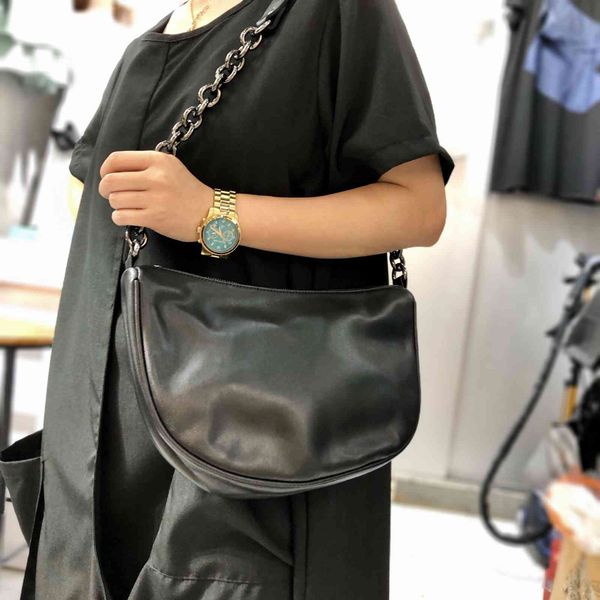 leather handmade leather underarm with extended single shoulder messenger bag chain bag women's style
leather handmade leather underarm with extended single shoulder messenger bag chain bag women's style