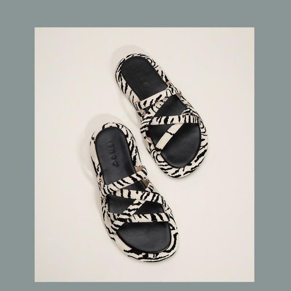 slippers zebra-print casula fashion outdoor women's 2021 summer cool drag cross-striped ladies shoes, Black
slippers zebra-print casula fashion outdoor women's 2021 summer cool drag cross-striped ladies shoes, Black