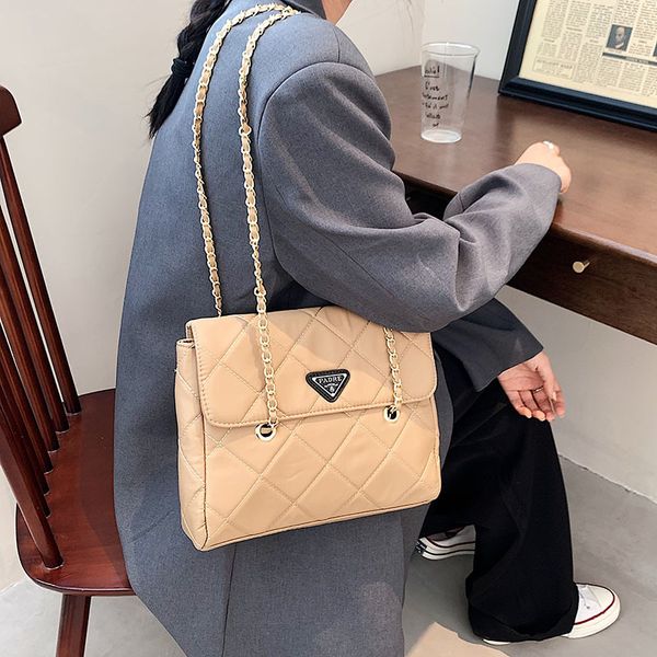 70% off factory store lingge embroidered thread new autumn chain single shoulder net red small square bag
70% off factory store lingge embroidered thread new autumn chain single shoulder net red small square bag