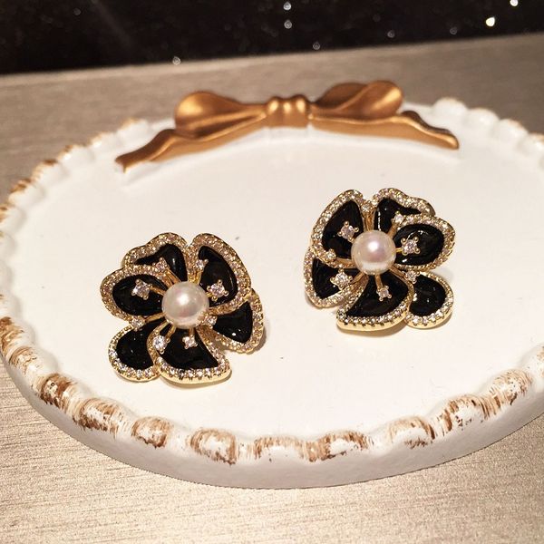 sparkling 3d flower pearl zirconia diamond earrings fashion luxury designer stud earrings for woman girls s925 post, Golden;silver
sparkling 3d flower pearl zirconia diamond earrings fashion luxury designer stud earrings for woman girls s925 post, Golden;silver
