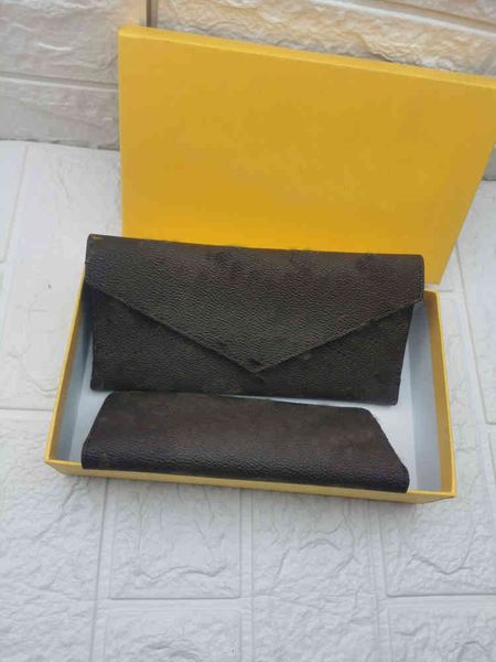 2021 european and american retro fashion wallet, cost-effective bag, 2 colors to choose from
2021 european and american retro fashion wallet, cost-effective bag, 2 colors to choose from