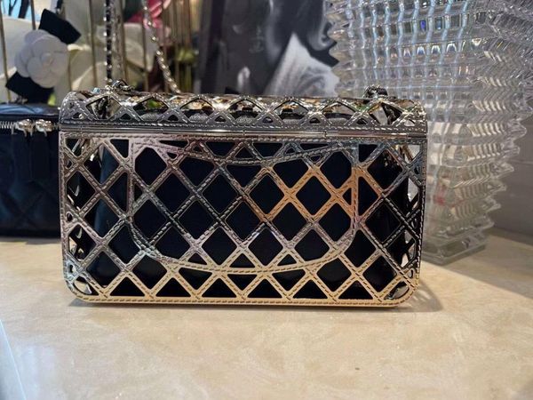evening bags 2021 summer style metal lining leather woman dinner party clutch messenger bag
evening bags 2021 summer style metal lining leather woman dinner party clutch messenger bag