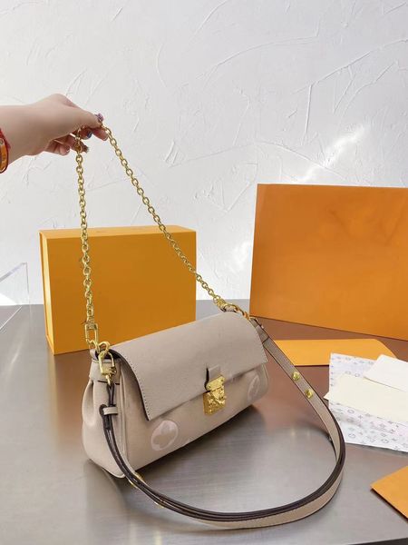 classic fashion bag designer presbyopia metal chain lock high-quality leather shoulder bags
classic fashion bag designer presbyopia metal chain lock high-quality leather shoulder bags