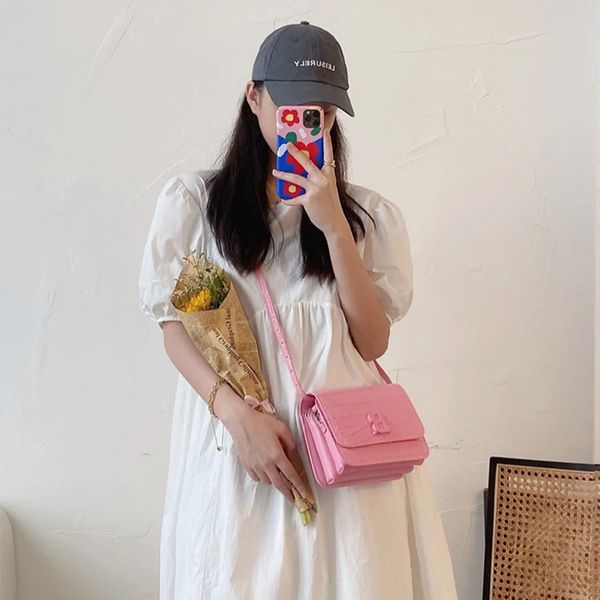 bag 2021 new fashion b buckle cowhide pink tofu small square single shoulder messenger women's organ bag
bag 2021 new fashion b buckle cowhide pink tofu small square single shoulder messenger women's organ bag