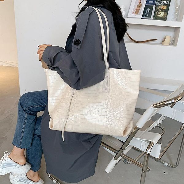 evening bags one-shoulder bag large-capacity women's 2021 korean version of the simple shopping tote pu tot
evening bags one-shoulder bag large-capacity women's 2021 korean version of the simple shopping tote pu tot