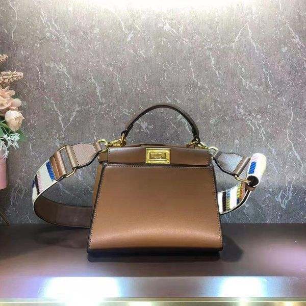 small handbag purse crossbody tote bag classic twist lock cowhide f letter embroidery adjustable shoulder strap new style
small handbag purse crossbody tote bag classic twist lock cowhide f letter embroidery adjustable shoulder strap new style