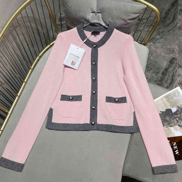 chaopai xiangjia temperament small classic double pocket round edge slim fit upper body giant thin knitted coat, White
chaopai xiangjia temperament small classic double pocket round edge slim fit upper body giant thin knitted coat, White