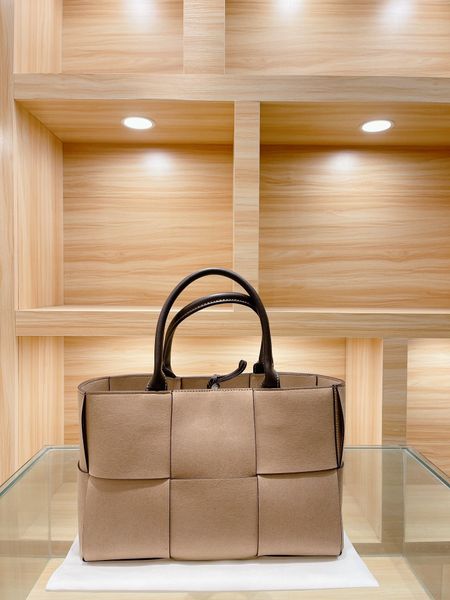 tote designer bag handbag crossbody shoulder bags women's genuine leather luxury classic retro fashion brand softness chain letter hand
tote designer bag handbag crossbody shoulder bags women's genuine leather luxury classic retro fashion brand softness chain letter hand