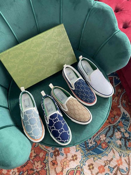 new four seasons canvas embroidered women's shoes fashion casual flat bottom shallow mouth single, Black
new four seasons canvas embroidered women's shoes fashion casual flat bottom shallow mouth single, Black