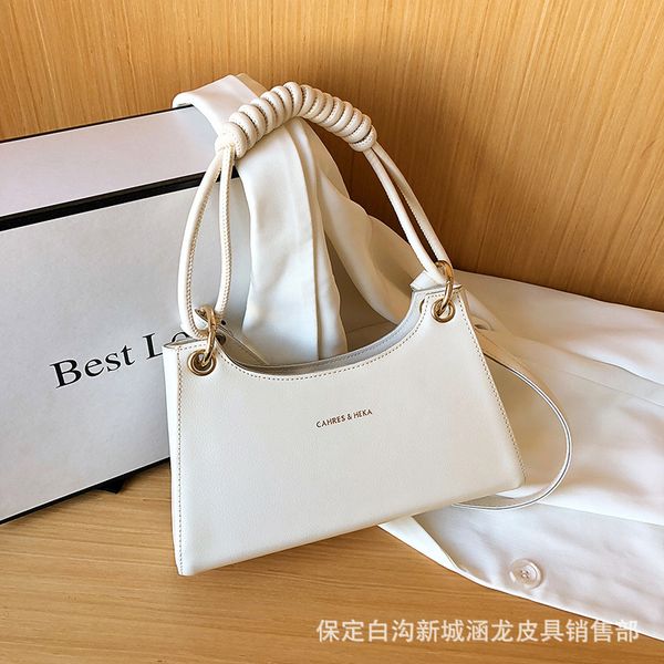 and summer small spring foreign style women's 2021 fashion single shoulder underarm net red hand messenger bag
and summer small spring foreign style women's 2021 fashion single shoulder underarm net red hand messenger bag
