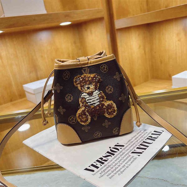 2022 factory wholesale women's bag diamond, little with bucket women's fashion, versatile, niche, one shoulder, big bag, high sens
2022 factory wholesale women's bag diamond, little with bucket women's fashion, versatile, niche, one shoulder, big bag, high sens