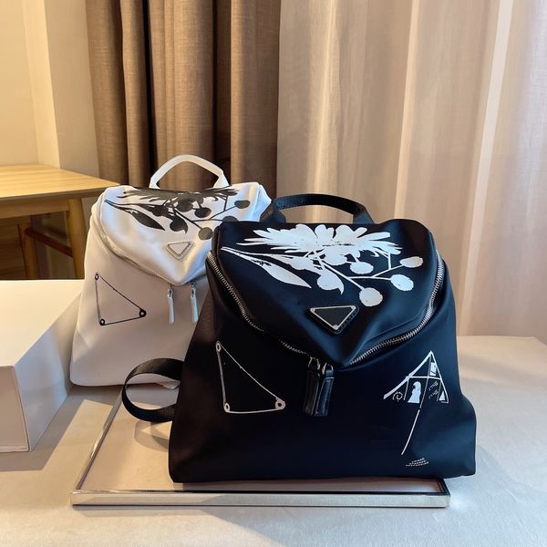 2021 fashionable messenger bag triangle label one shoulder messengers bags wallet fashion designer backpack handbag a2203150a
2021 fashionable messenger bag triangle label one shoulder messengers bags wallet fashion designer backpack handbag a2203150a