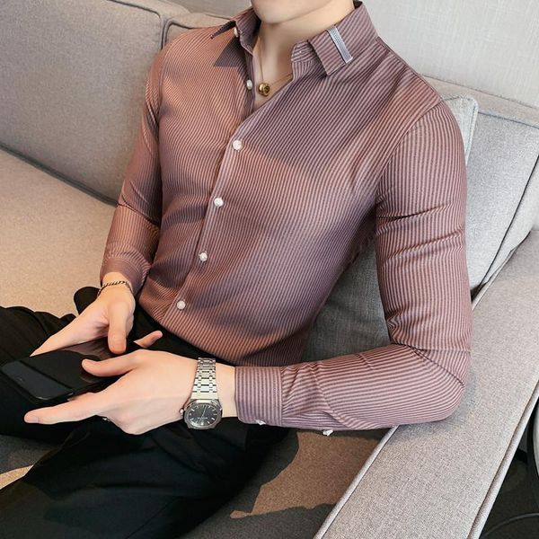 men's casual shirts 2021 business men shirt brand fashion long sleeve all match slim fit striped formal wear blouse homme, White;black
men's casual shirts 2021 business men shirt brand fashion long sleeve all match slim fit striped formal wear blouse homme, White;black