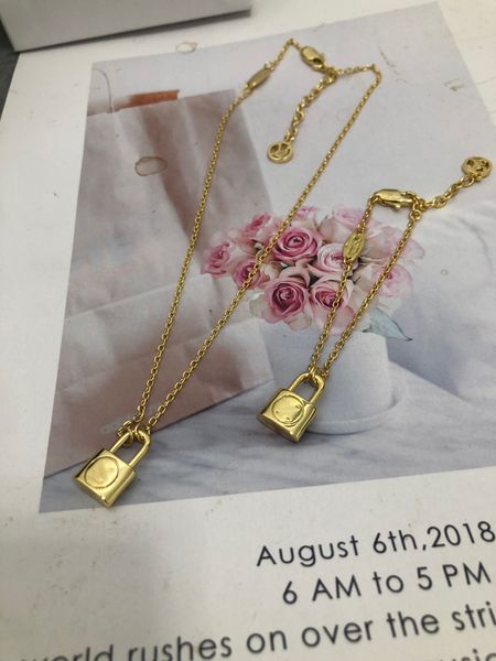2021 european and american letter lock pendant necklace bracelet set female fast delivery, Silver
2021 european and american letter lock pendant necklace bracelet set female fast delivery, Silver