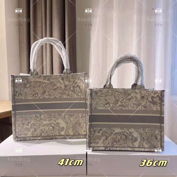 highest quality designer fashion tote bag classic embroidered flat luxury animal print holiday shopping tiger beach bags with large volume s
highest quality designer fashion tote bag classic embroidered flat luxury animal print holiday shopping tiger beach bags with large volume s