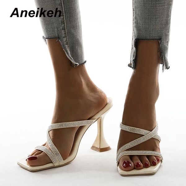 aneikeh zapatos de muje fashion chain sweet pvc slippers women's shallow mouth shoes high heels metal decoratio 2021 summer, Black
aneikeh zapatos de muje fashion chain sweet pvc slippers women's shallow mouth shoes high heels metal decoratio 2021 summer, Black